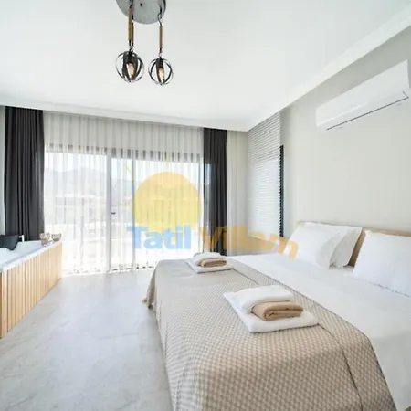Queenarya Villa *