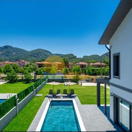 Queenarya Villa